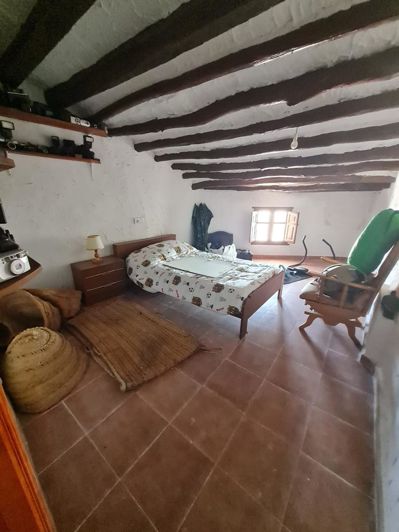 Image No.17-3 Bed Property for sale