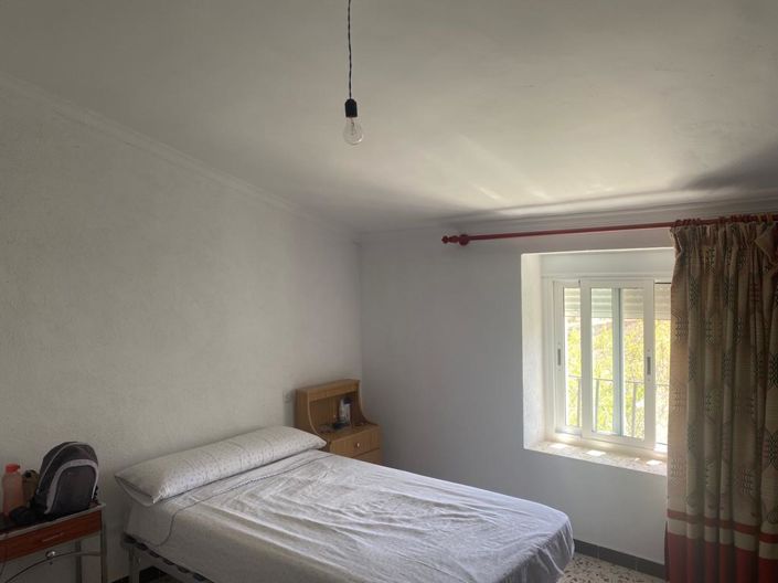 Image No.19-3 Bed Property for sale