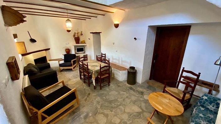 Image No.11-8 Bed Property for sale