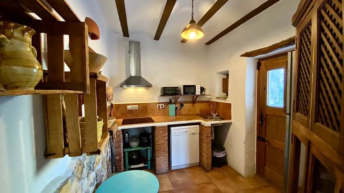 Image No.20-8 Bed Property for sale