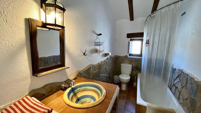 Image No.9-8 Bed Property for sale