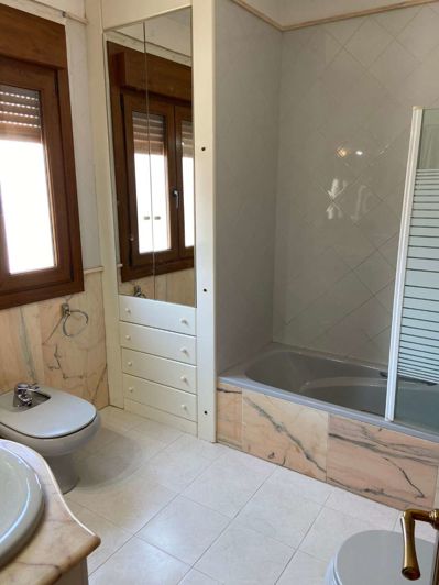 Image No.5-5 Bed Property for sale