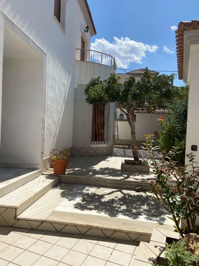 Image No.2-5 Bed Property for sale