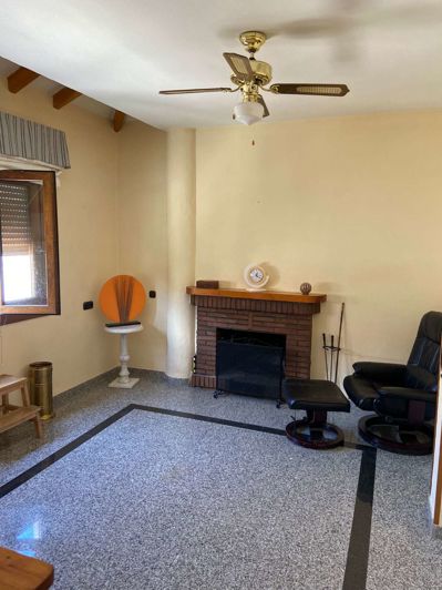 Image No.9-5 Bed Property for sale