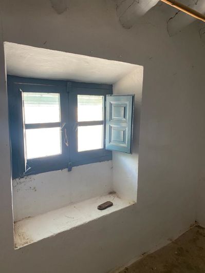 Image No.12-3 Bed Property for sale