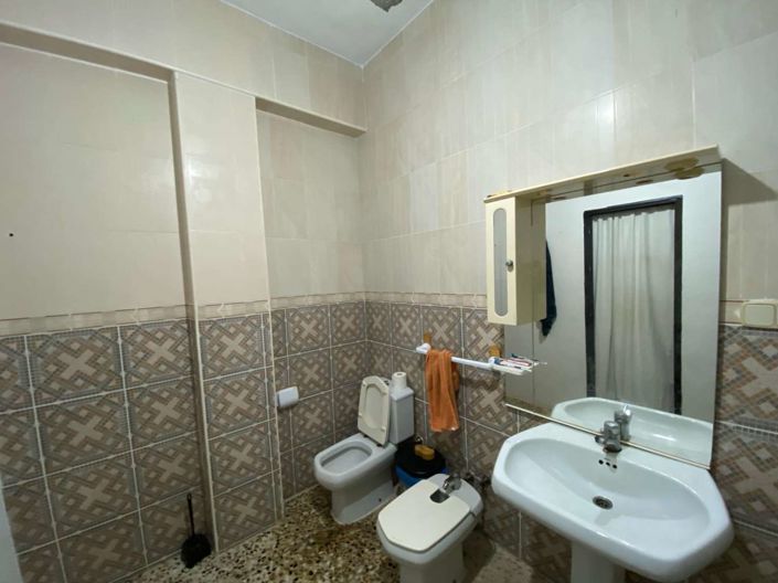 Image No.16-6 Bed Property for sale