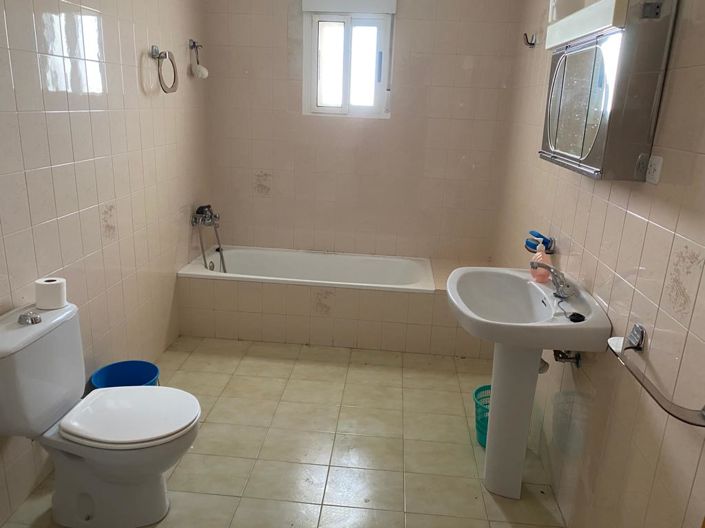 Image No.12-5 Bed Property for sale