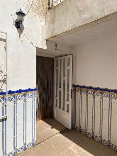 Image No.2-5 Bed Property for sale