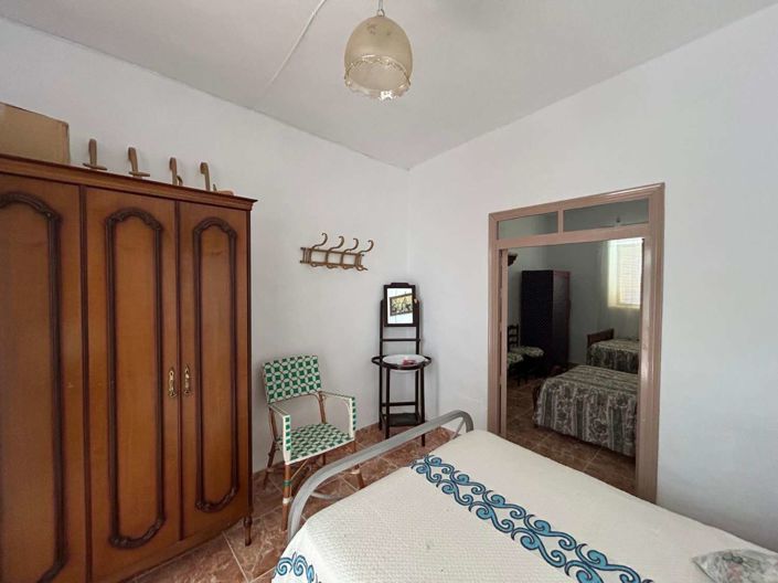 Image No.6-5 Bed Townhouse for sale