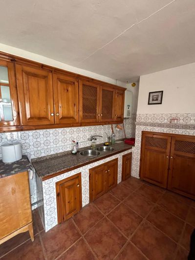 Image No.19-4 Bed Property for sale