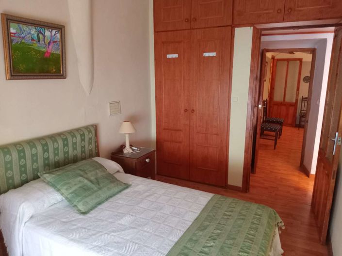 Image No.20-5 Bed Property for sale