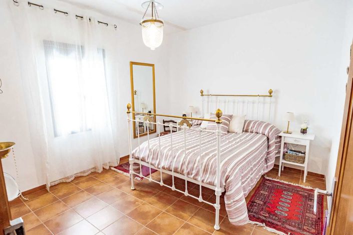 Image No.14-5 Bed Property for sale