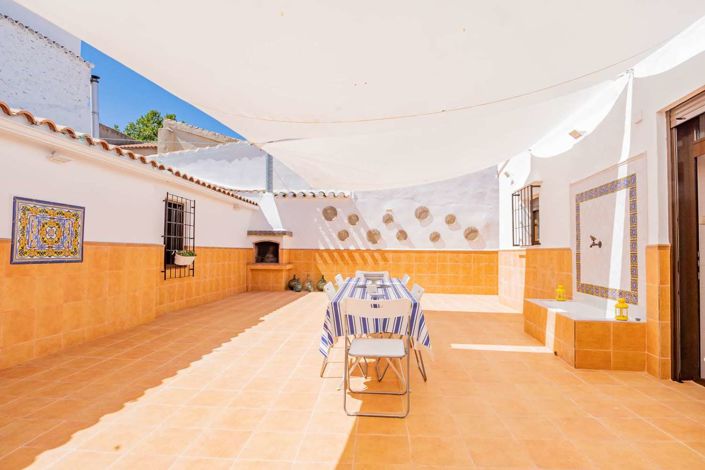 Image No.19-5 Bed Property for sale