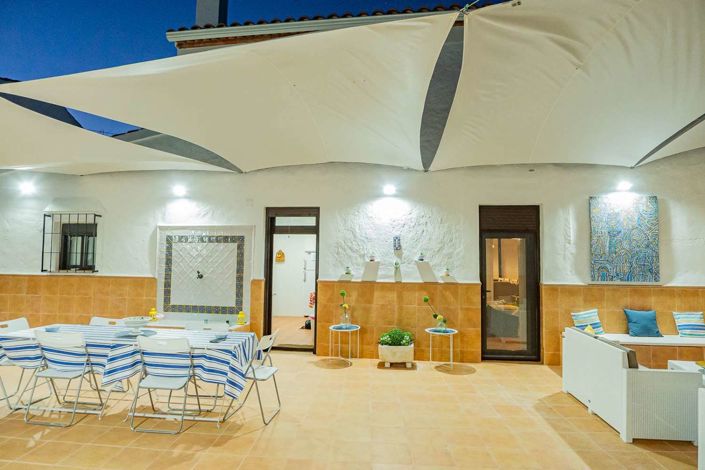 Image No.23-5 Bed Property for sale