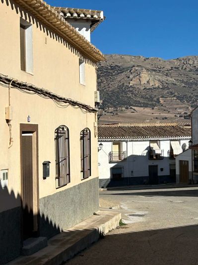 Image No.1-3 Bed Townhouse for sale