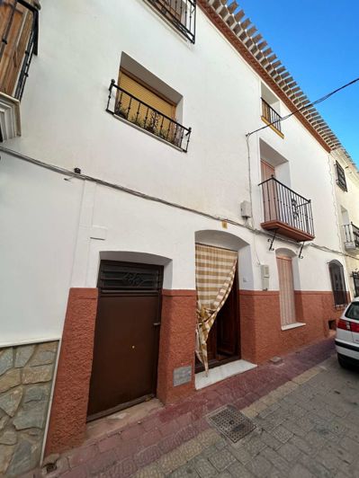 Image No.1-4 Bed Townhouse for sale