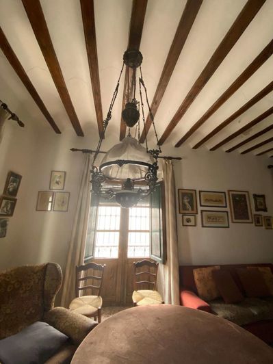 Image No.16-8 Bed Property for sale