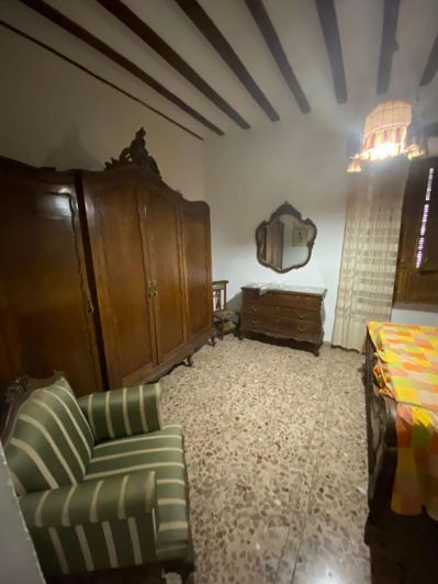 Image No.35-8 Bed Property for sale