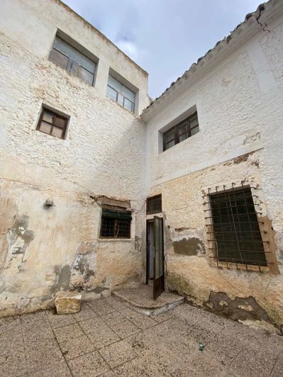 Image No.28-8 Bed Property for sale