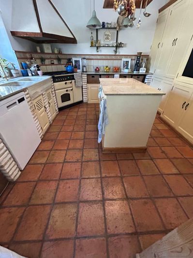 Image No.16-7 Bed Property for sale