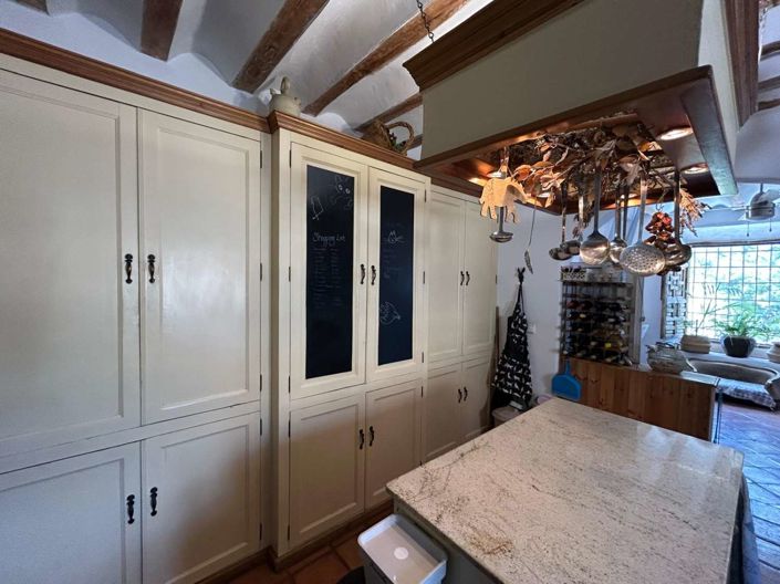 Image No.18-7 Bed Property for sale