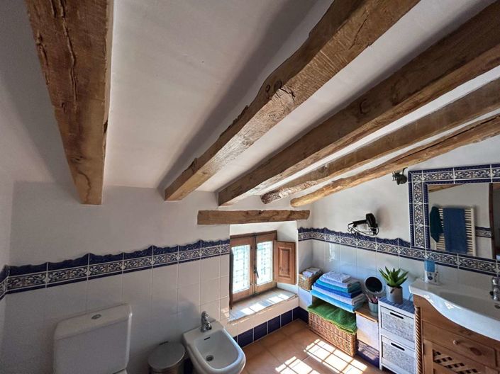 Image No.24-7 Bed Property for sale