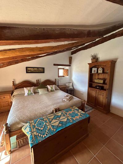 Image No.25-7 Bed Property for sale