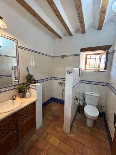 Image No.29-7 Bed Property for sale