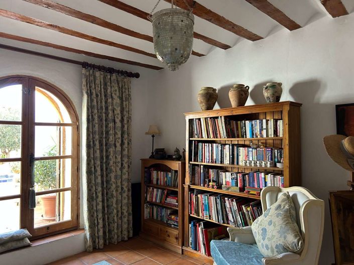 Image No.34-7 Bed Property for sale