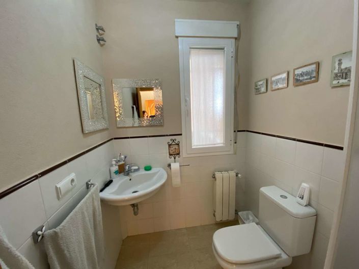 Image No.30-4 Bed Property for sale