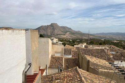 Image No.23-4 Bed Townhouse for sale