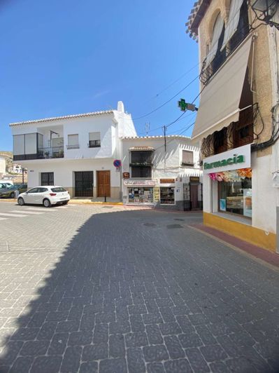 Image No.25-4 Bed Townhouse for sale