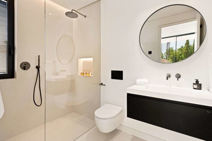 Image No.16-5 Bed Chalet for sale