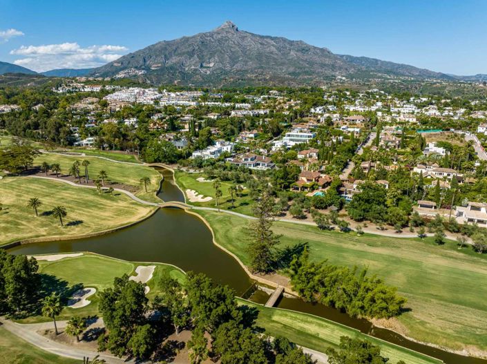 Image No.5-5 Bed Chalet for sale