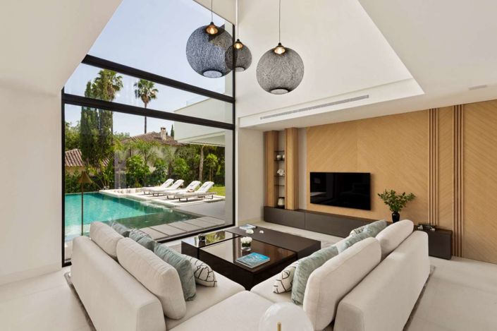 Image No.8-5 Bed Chalet for sale