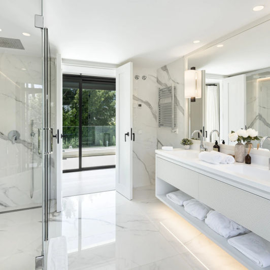 Image No.12-5 Bed Chalet for sale