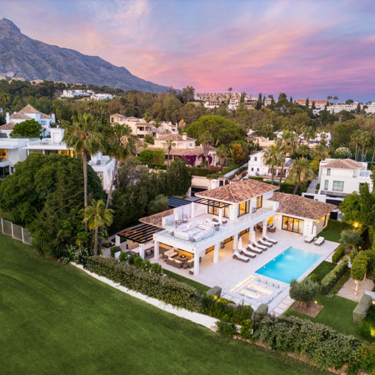 Image No.8-5 Bed Chalet for sale