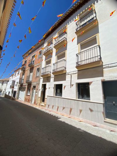 Image No.29-4 Bed Apartment for sale