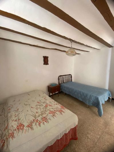 Image No.10-4 Bed Property for sale