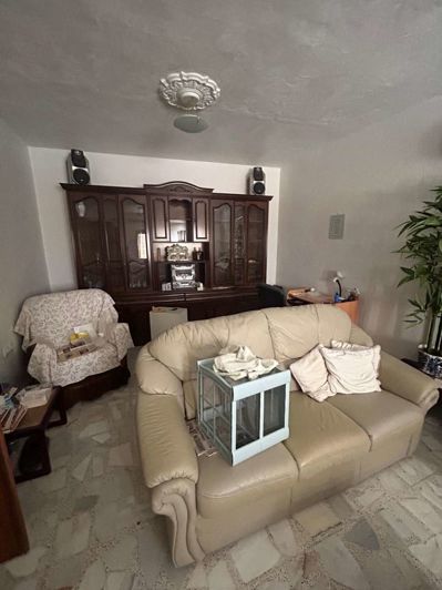 Image No.18-6 Bed Townhouse for sale