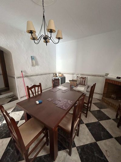 Image No.8-6 Bed Townhouse for sale