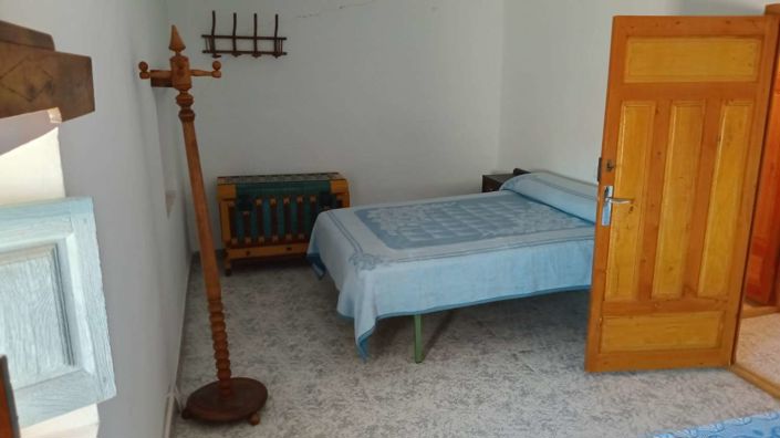 Image No.19-6 Bed Property for sale