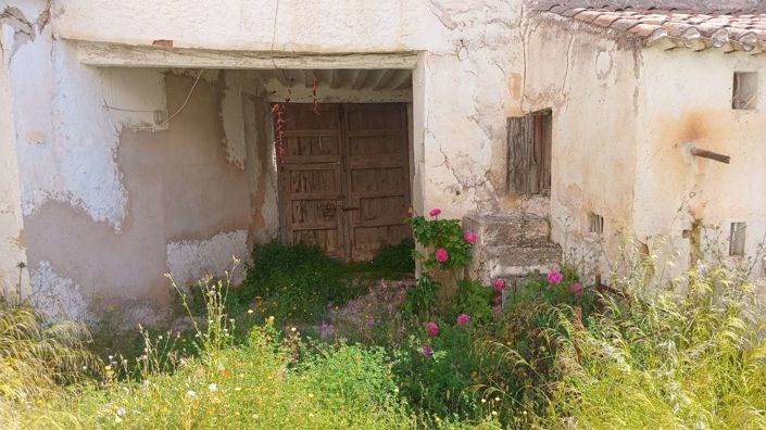 Image No.26-6 Bed Property for sale