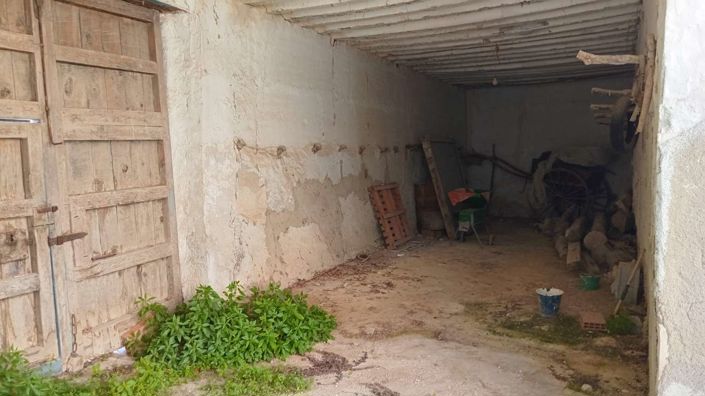 Image No.27-6 Bed Property for sale