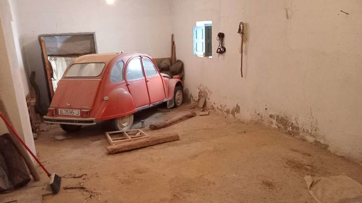 Image No.30-6 Bed Property for sale