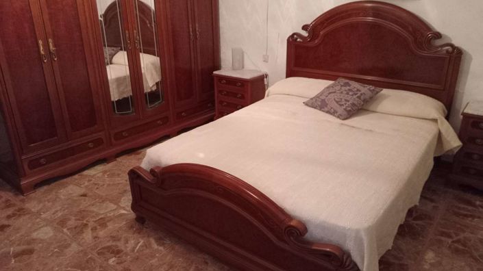 Image No.5-6 Bed Property for sale