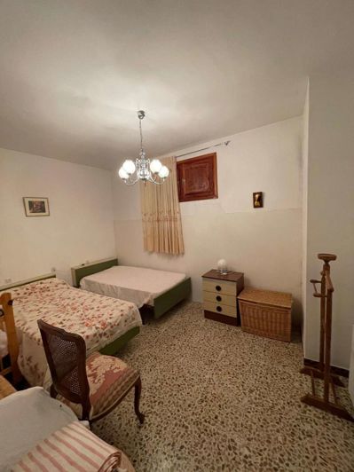 Image No.27-5 Bed Property for sale