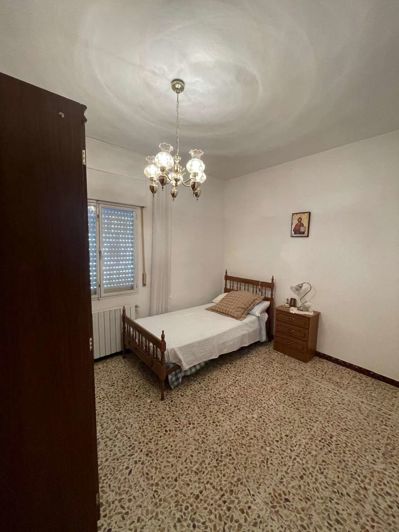 Image No.28-5 Bed Property for sale