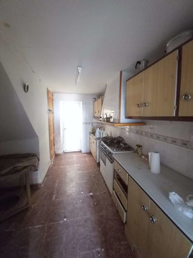 Image No.8-4 Bed Property for sale