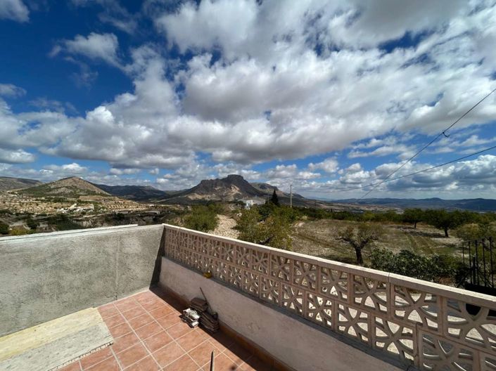 Image No.25-5 Bed Chalet for sale